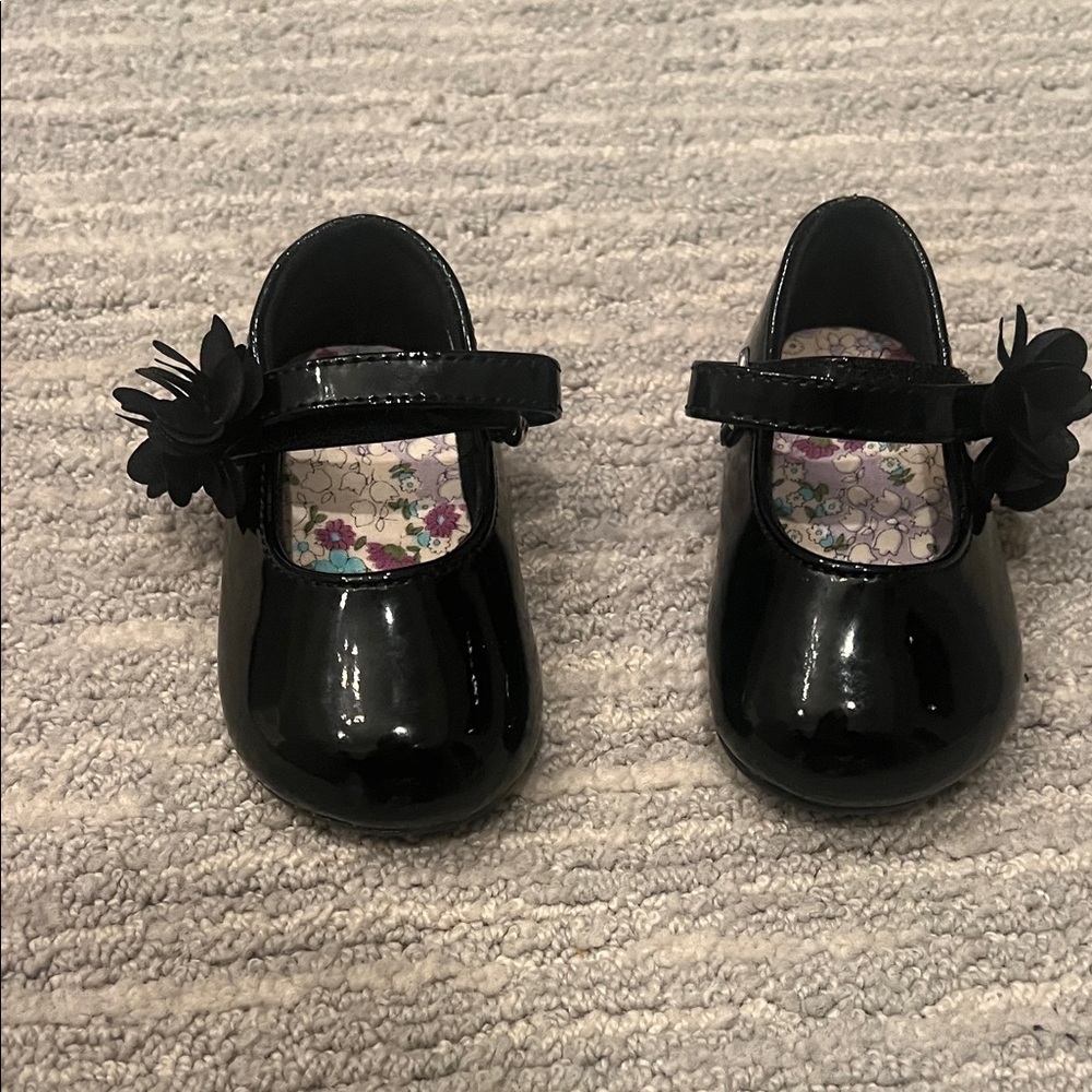 Baby girl black Patent Mary Jane shoes (size 3)